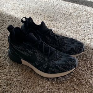 Men’s size 8.5 Nike duel racer
